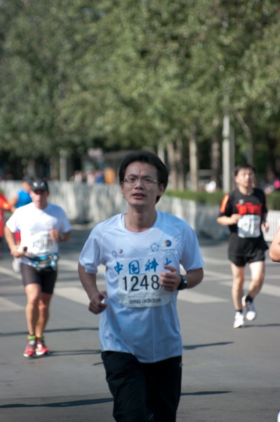 图文知春路蓝旗飘飘